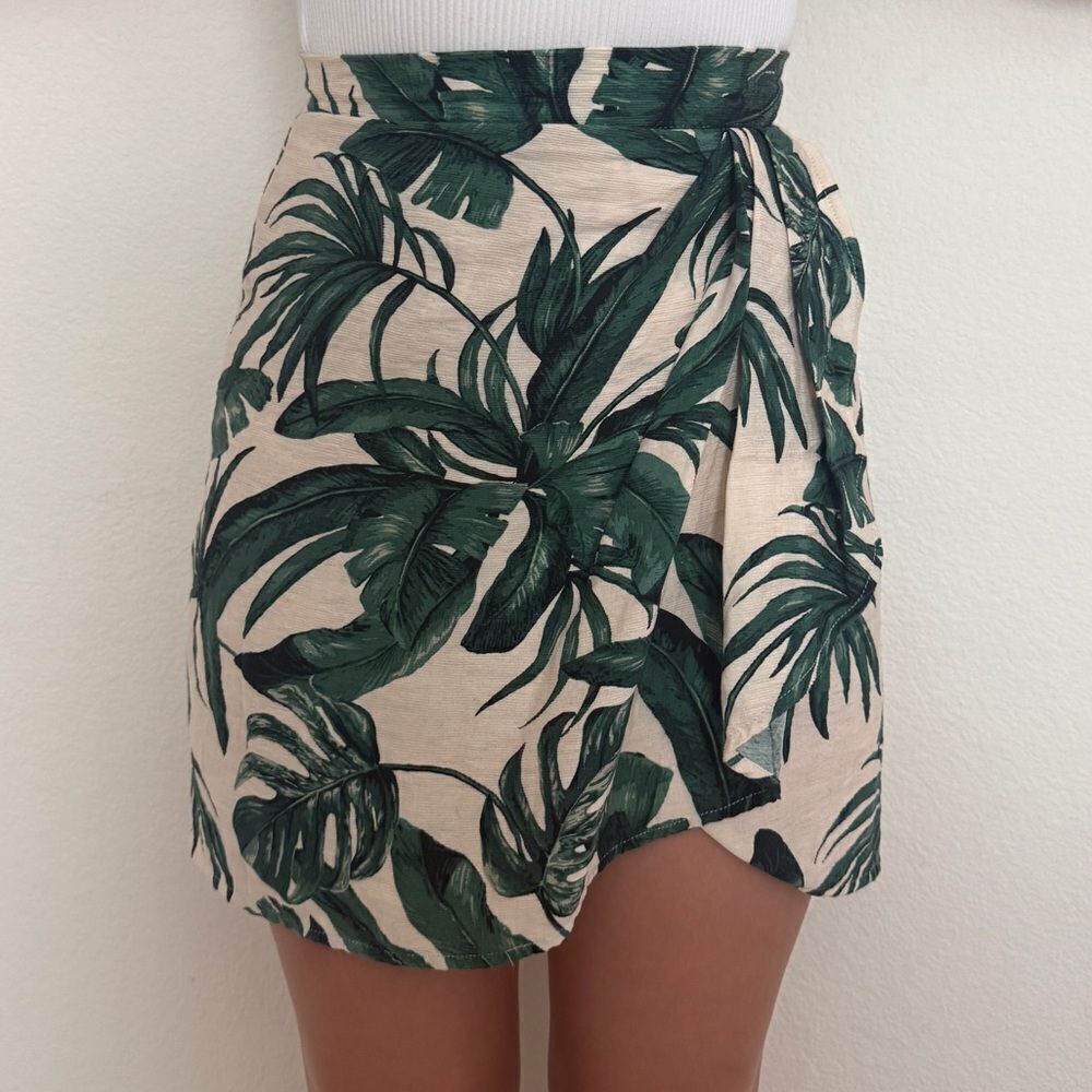 H&M Green and Cream Tropical Skirt